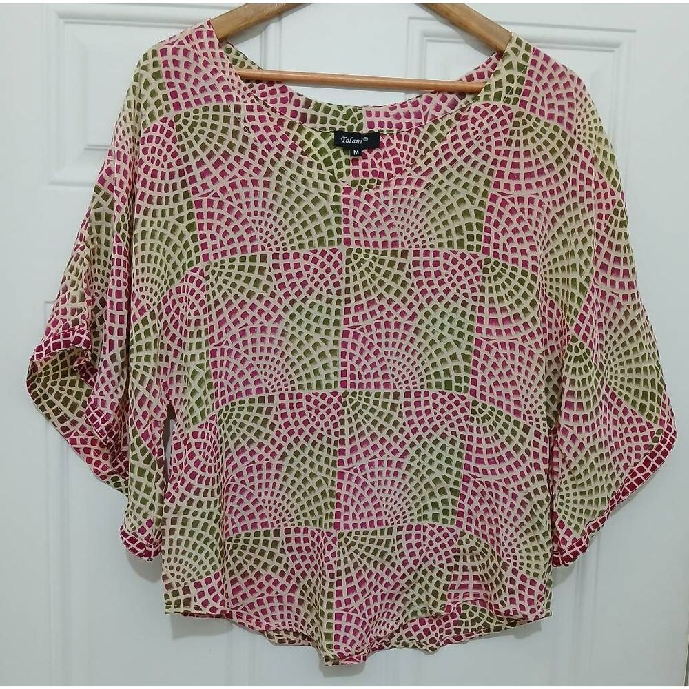Tolani womens medium batwing blouse 100% silk  geometric pink green